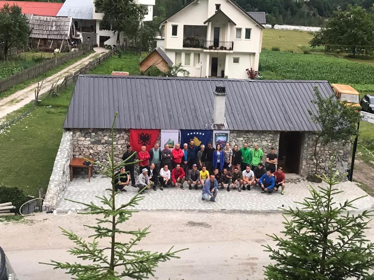 Hotel Bujtina Izet Selimaj Valbona Esterno foto